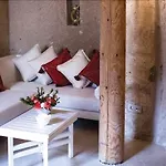 Anatelein Cave فندق